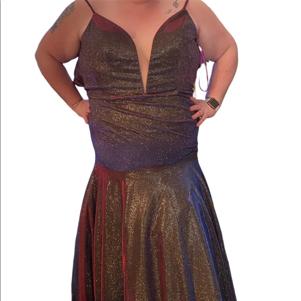 Plunging V Iridescent Trumpet Dress - Picture 3 of 4